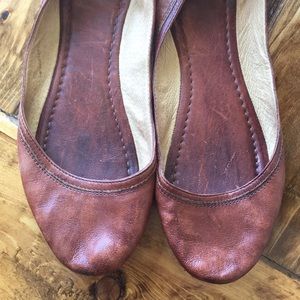 Frye Carson cognac flats